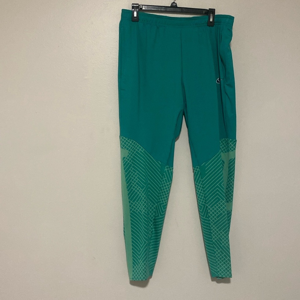 Nike Dri Fit Strike Green Outdoor Athletic Soccer Pants DV2866-370